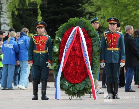 Губернатор Никитин возложил цветы к Вечному огню в Нижегородском кремле 9 мая - фото 8