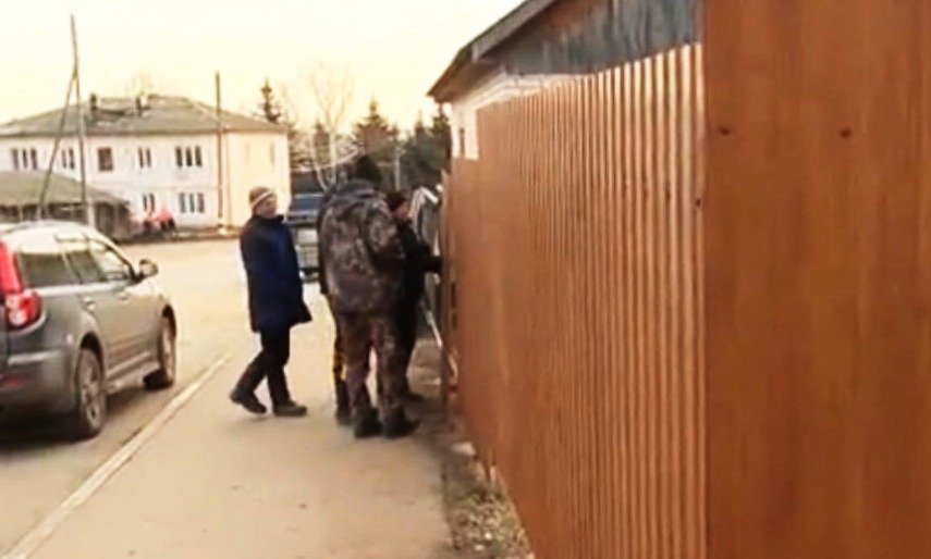 Забор в Дальнеконстантиновском районе починили после разноса Никитина - фото 1