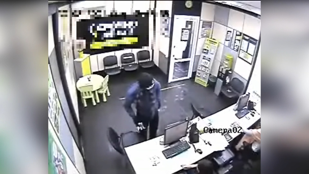 Разбойник в Нижнем Новгороде напал с ножом на кассу офиса микрозаймов - фото 1