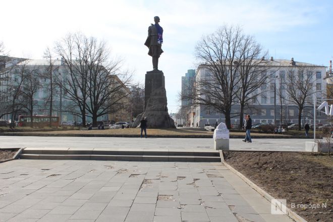 Трещит по швам: как выглядит центр Нижнего Новгорода после аномальной зимы — фоторепортаж - фото 103
