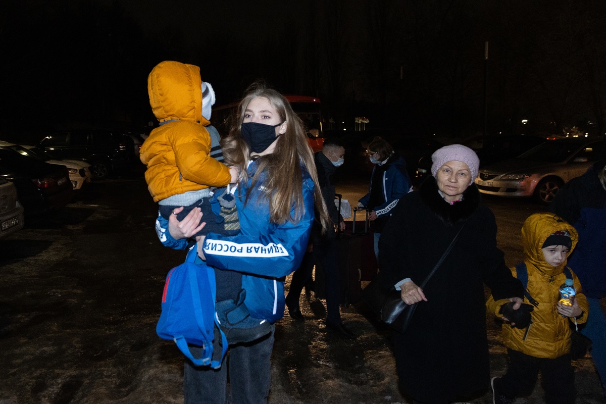 Приехавших в Нижегородскую область школьников из Донбасса обеспечат рюкзаками и канцтоварами - фото 1