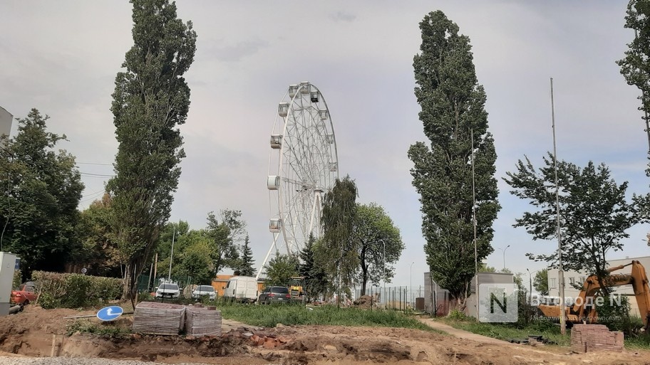 Кабинки смонтировали на новом колесе обозрения в Нижнем Новгороде - фото 1