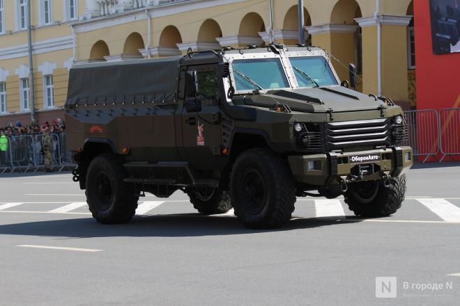 Фоторепортаж: парад в честь 80-й годовщины Победы прошел в Нижнем Новгороде - фото 36